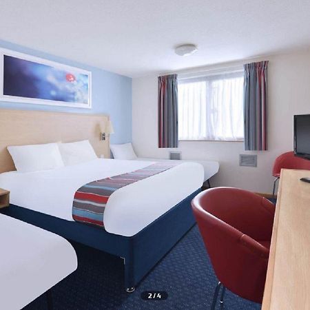 Travelodge Aberdeen Central Экстерьер фото