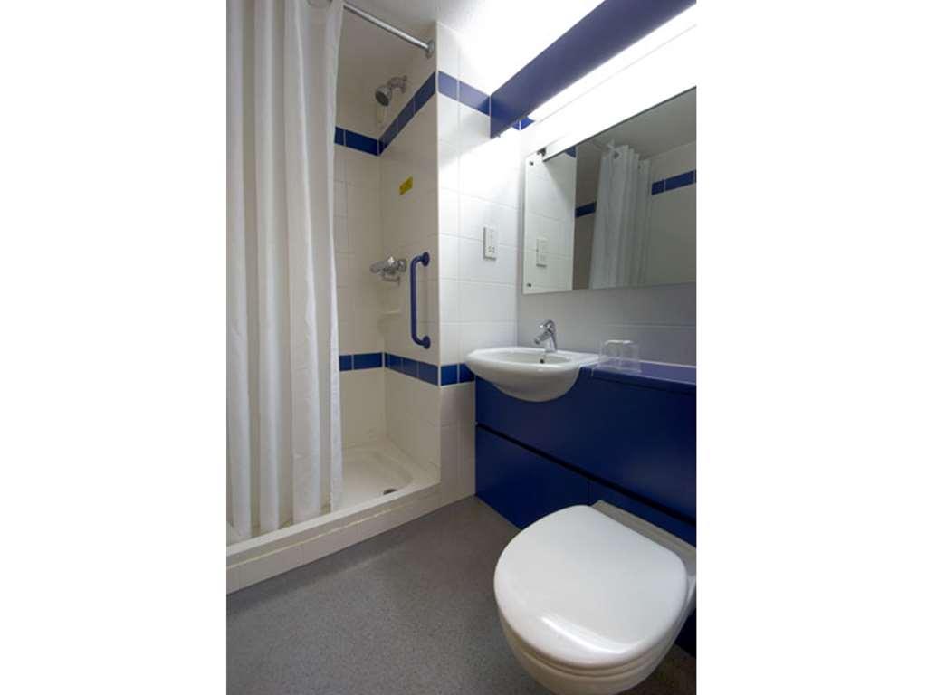 Travelodge Aberdeen Central Экстерьер фото