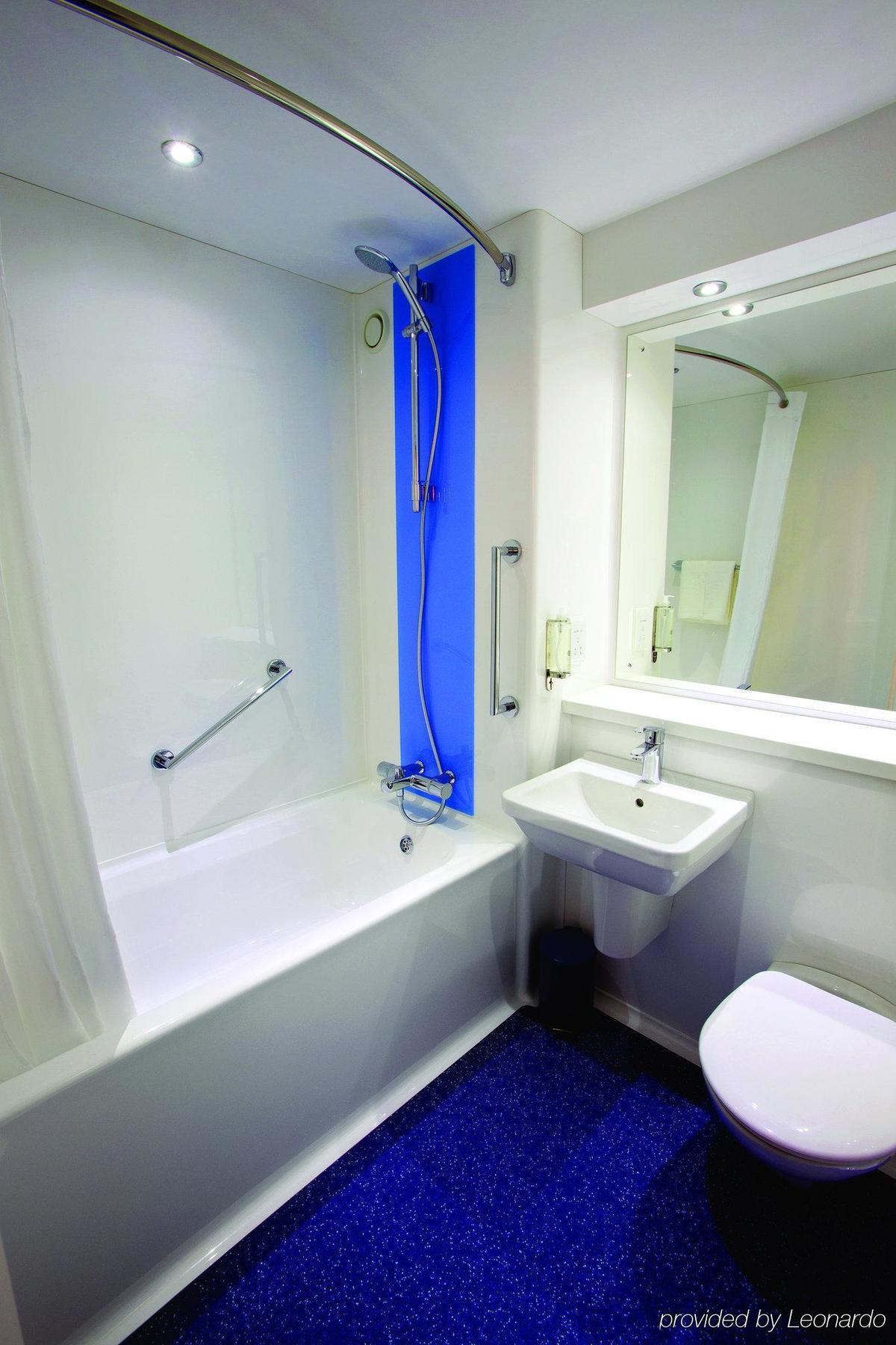 Travelodge Aberdeen Central Экстерьер фото