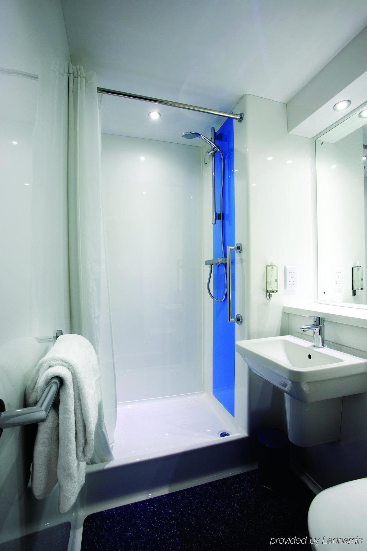 Travelodge Aberdeen Central Экстерьер фото