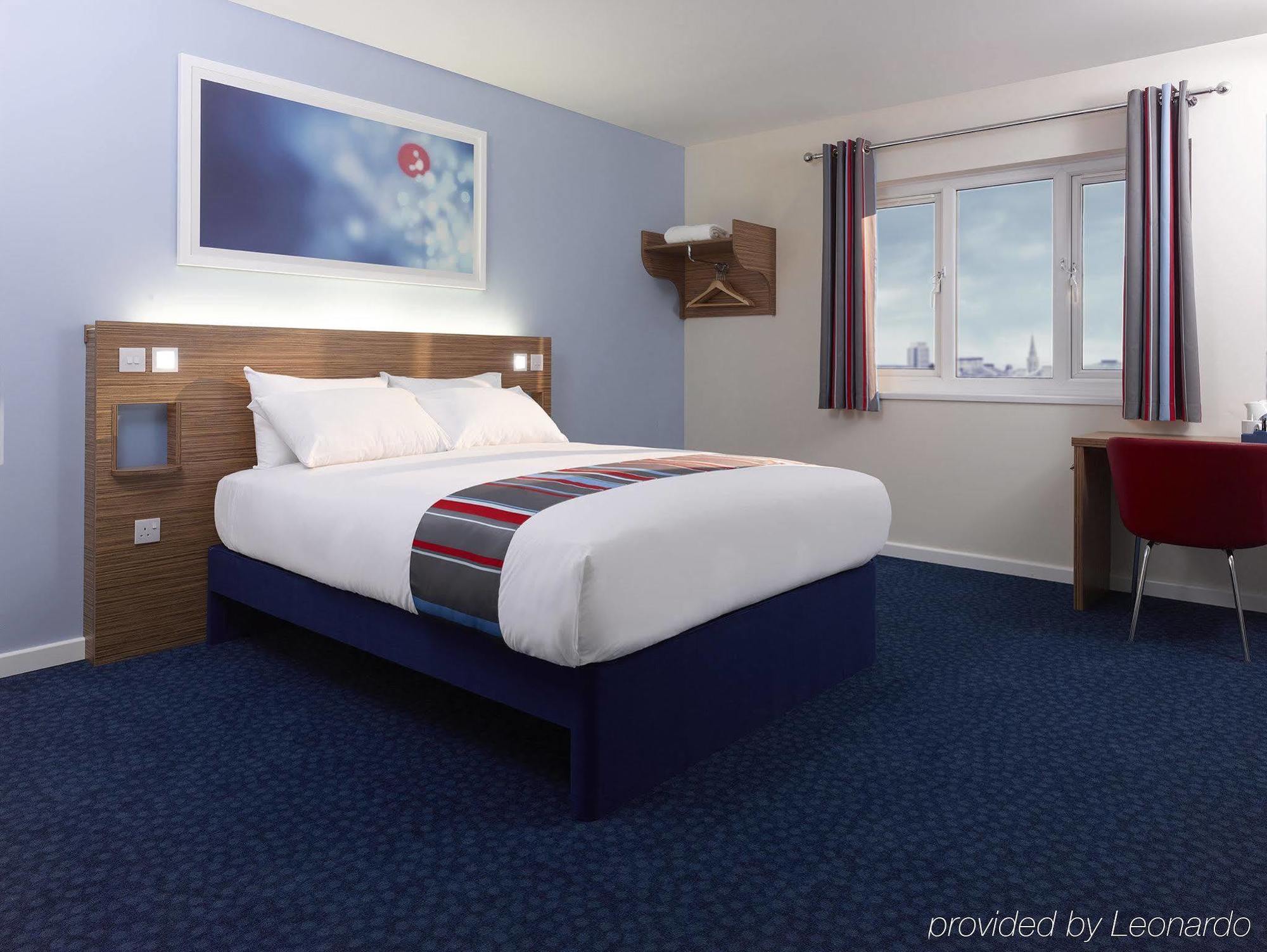 Travelodge Aberdeen Central Экстерьер фото