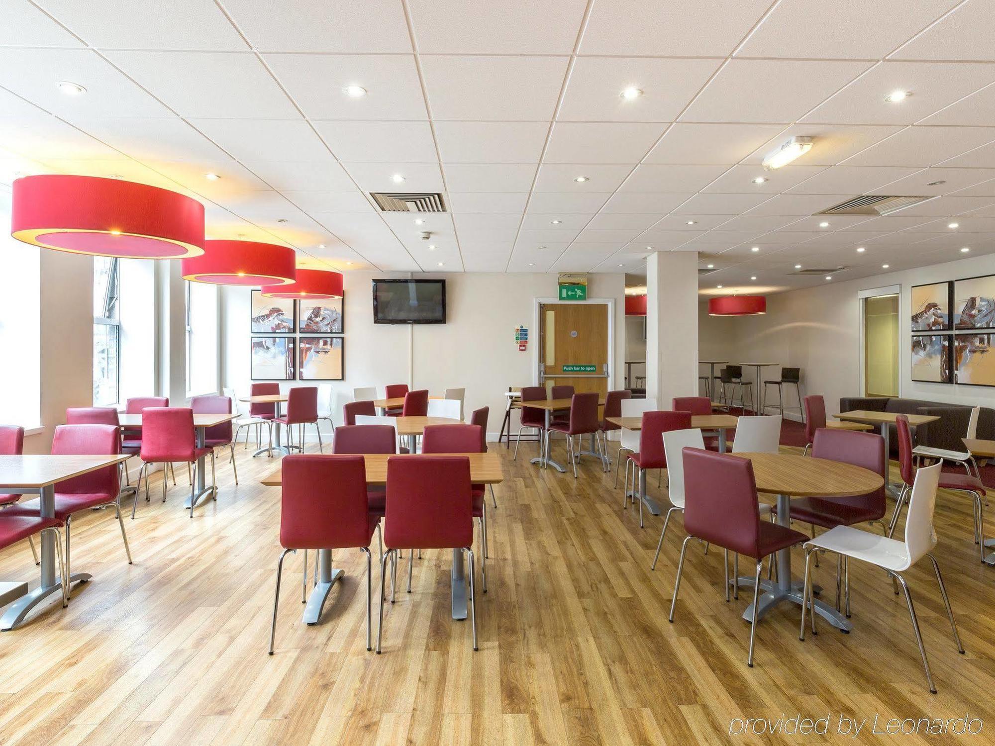 Travelodge Aberdeen Central Экстерьер фото
