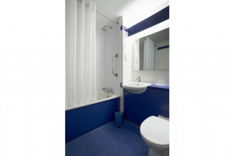 Travelodge Aberdeen Central Экстерьер фото