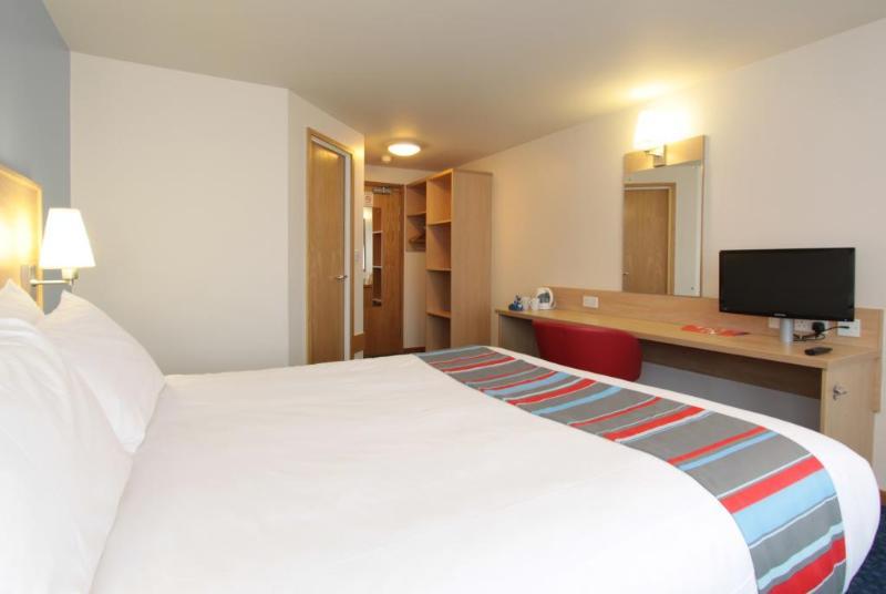 Travelodge Aberdeen Central Экстерьер фото