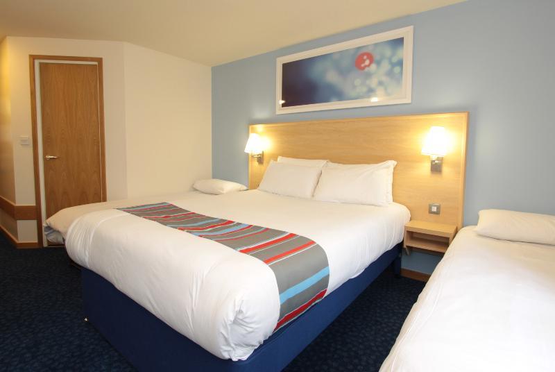 Travelodge Aberdeen Central Экстерьер фото