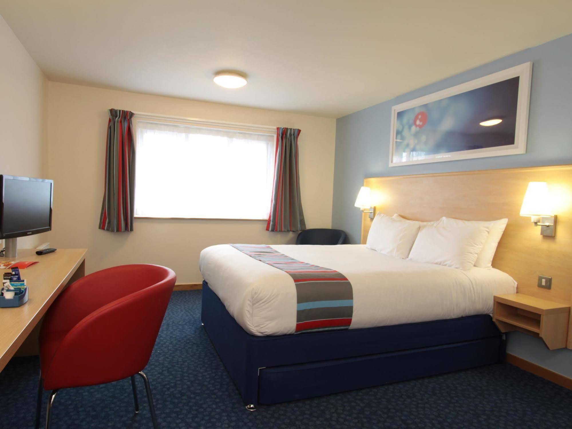 Travelodge Aberdeen Central Экстерьер фото
